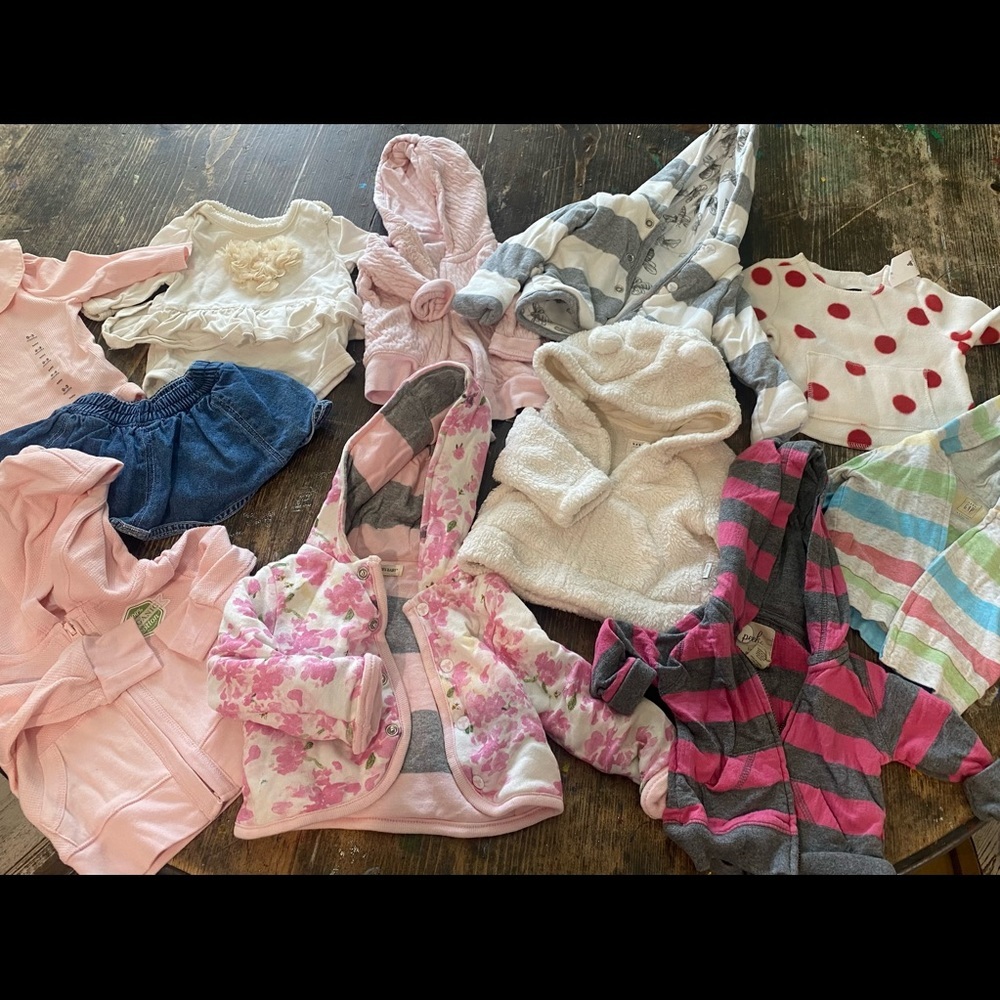 11 pieces of BABY GIRL clothes! 👶🏻mostly jackets w/hoods...2NWT the rest EUC❣️